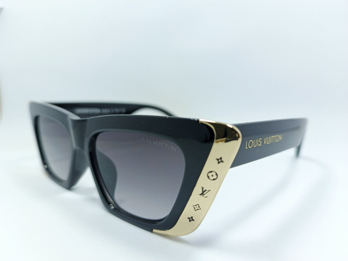 LOUIS VUITTON-52 17-142